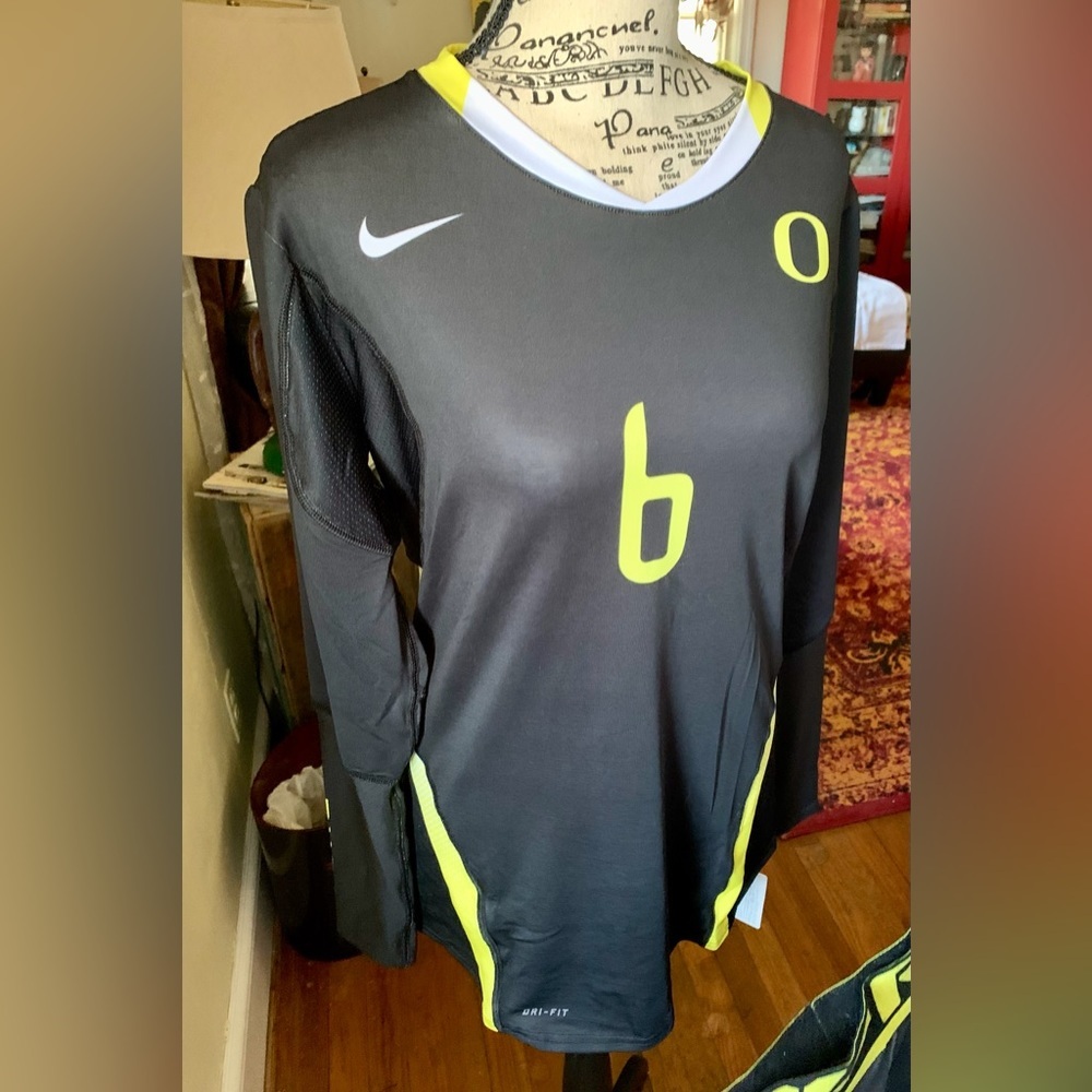 NIKE Oregon Ducks #6 Women’s Dri Fit Athletic Shirt NWT